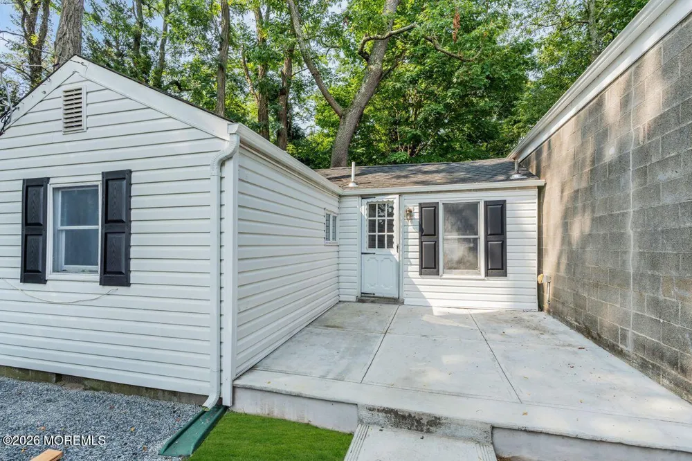 18 Maple Avenue Eatontown, NJ 07724
