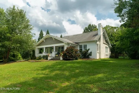 2516 Maple Drive