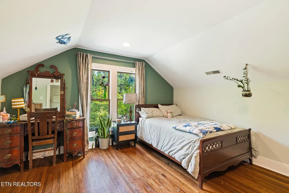 2516 Maple Drive Knoxville, TN 37918