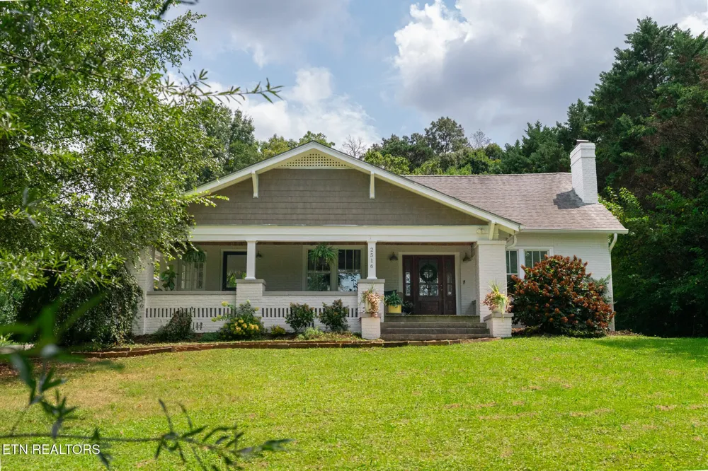 2516 Maple Drive Knoxville, TN 37918