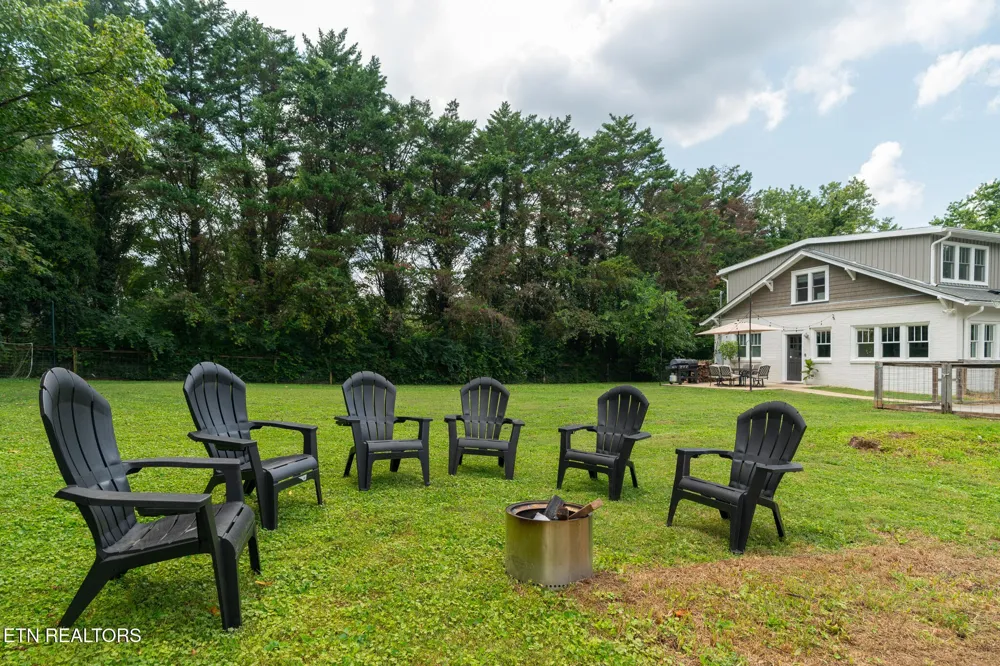 2516 Maple Drive Knoxville, TN 37918