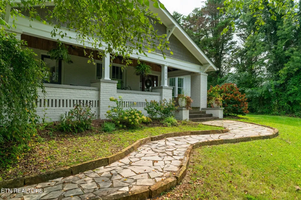 2516 Maple Drive Knoxville, TN 37918