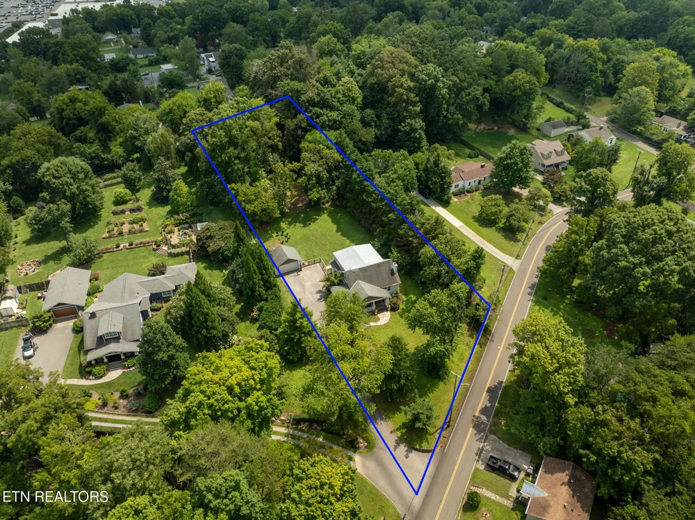 2516 Maple Drive Knoxville, TN 37918