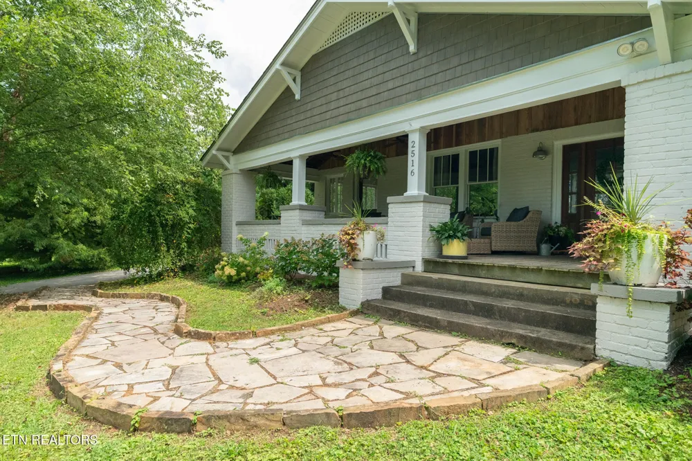 2516 Maple Drive Knoxville, TN 37918