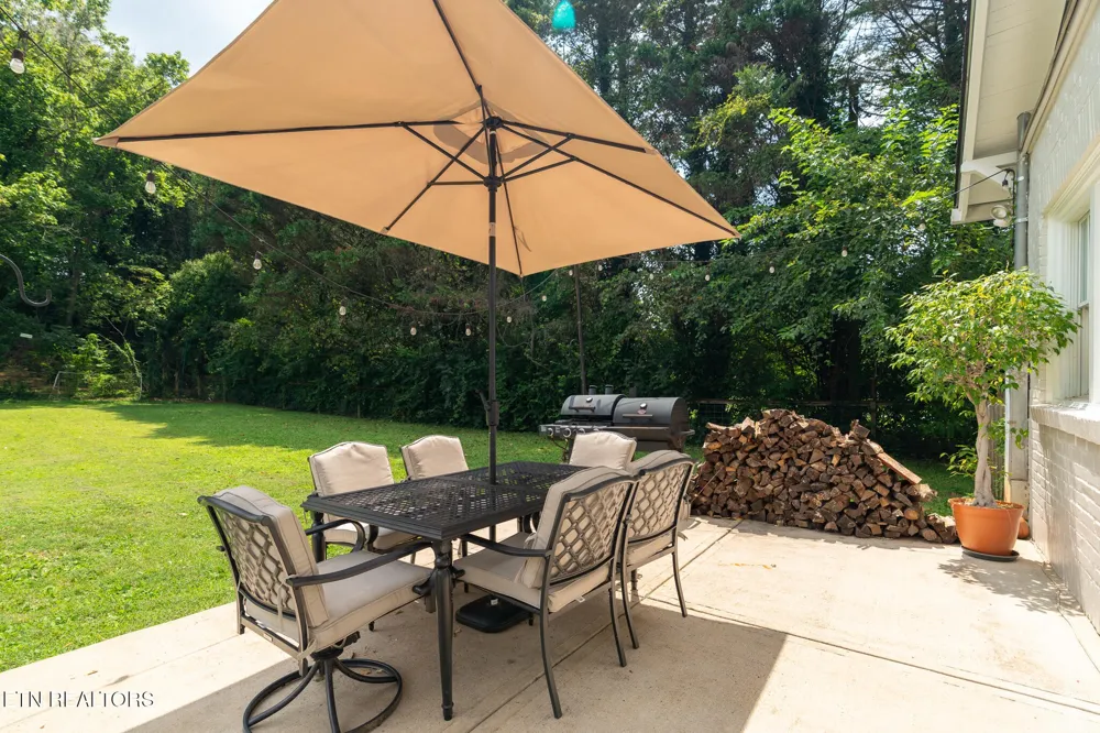 2516 Maple Drive Knoxville, TN 37918