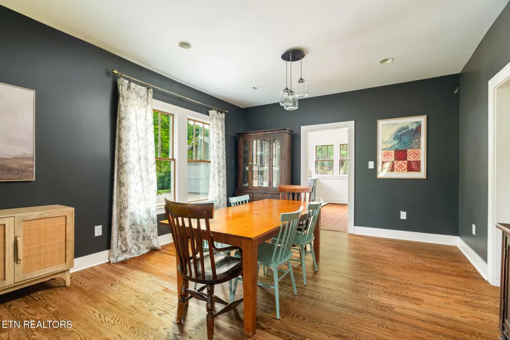 2516 Maple Drive Knoxville, TN 37918