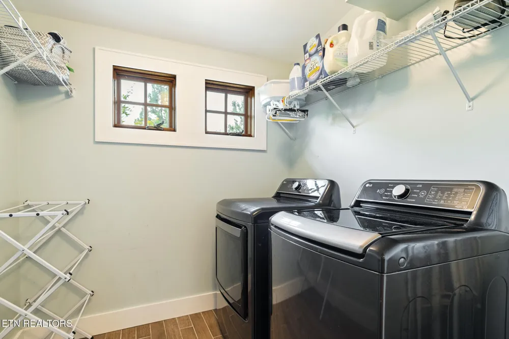 2516 Maple Drive Knoxville, TN 37918