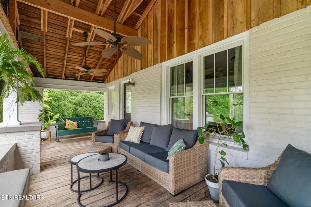 2516 Maple Drive Knoxville, TN 37918
