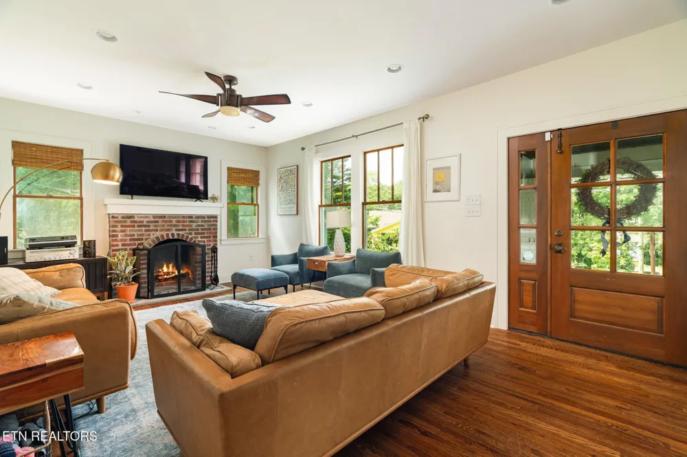 2516 Maple Drive Knoxville, TN 37918