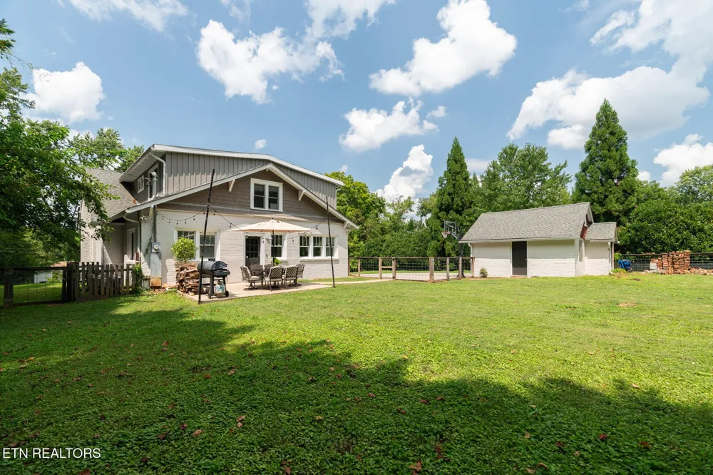 2516 Maple Drive Knoxville, TN 37918