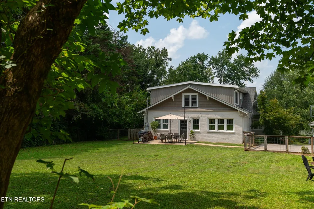2516 Maple Drive Knoxville, TN 37918