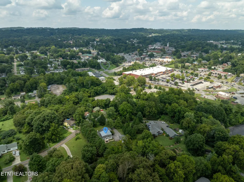 2516 Maple Drive Knoxville, TN 37918