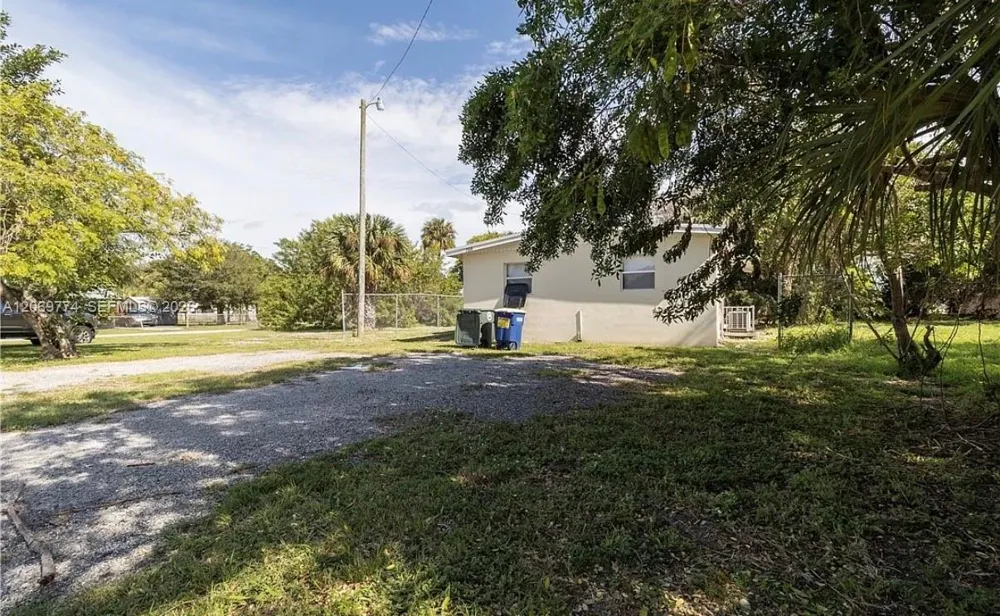 708 14th St #B Fort Pierce, FL 34950