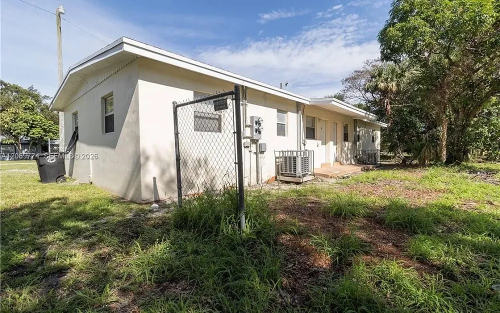 708 14th St #B Fort Pierce, FL 34950
