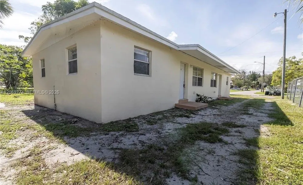708 14th St #B Fort Pierce, FL 34950