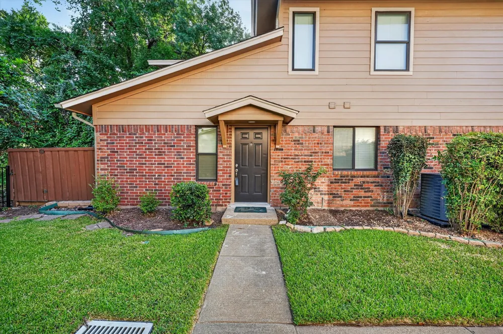 5662 Cedar Creek Drive Benbrook, TX 76109