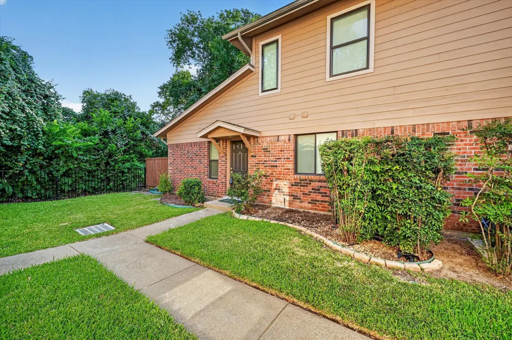 5662 Cedar Creek Drive Benbrook, TX 76109