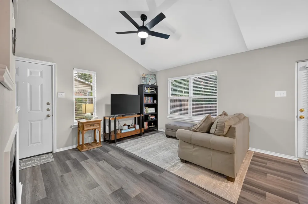 5662 Cedar Creek Drive Benbrook, TX 76109