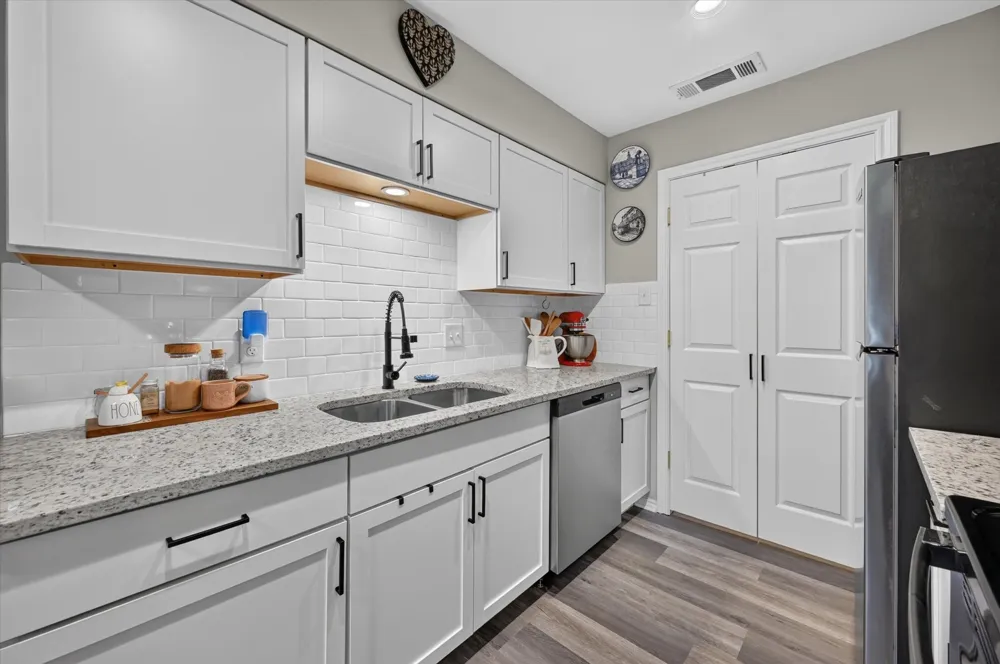 5662 Cedar Creek Drive Benbrook, TX 76109