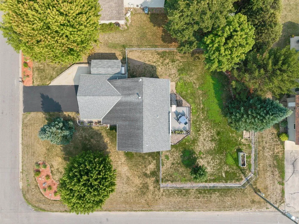 735 Laura Street Prescott, WI 54021