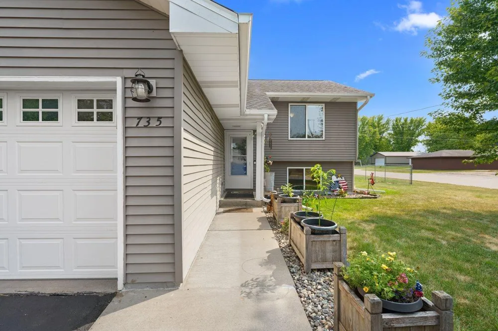 735 Laura Street Prescott, WI 54021