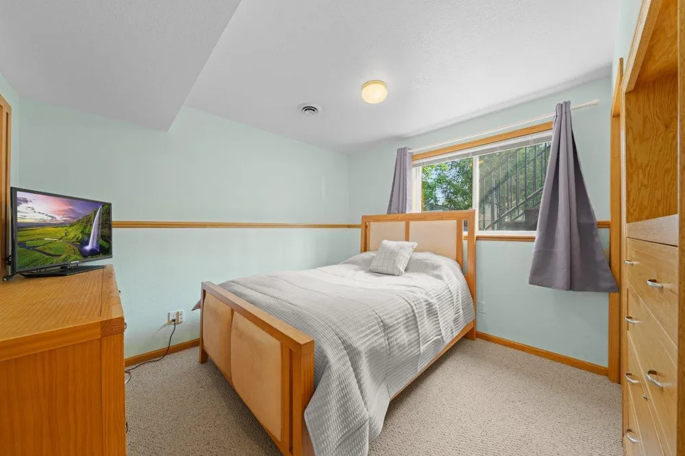 735 Laura Street Prescott, WI 54021