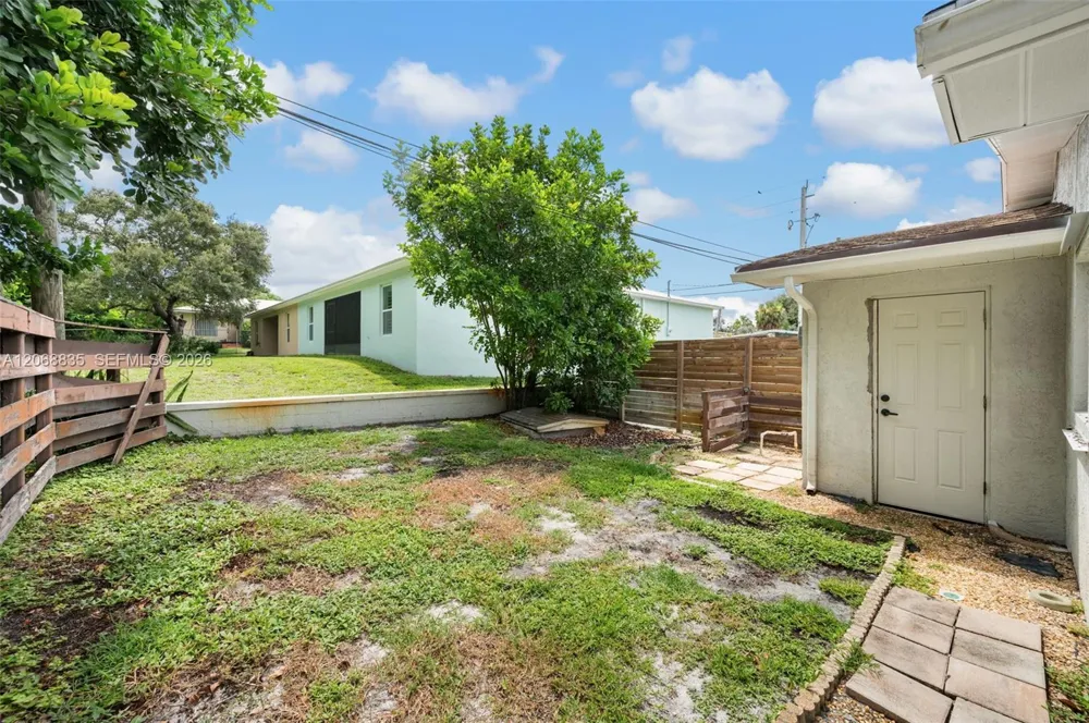 3317 NE Jeannette Dr #. Jensen Beach, FL 34957