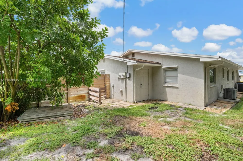 3317 NE Jeannette Dr #. Jensen Beach, FL 34957