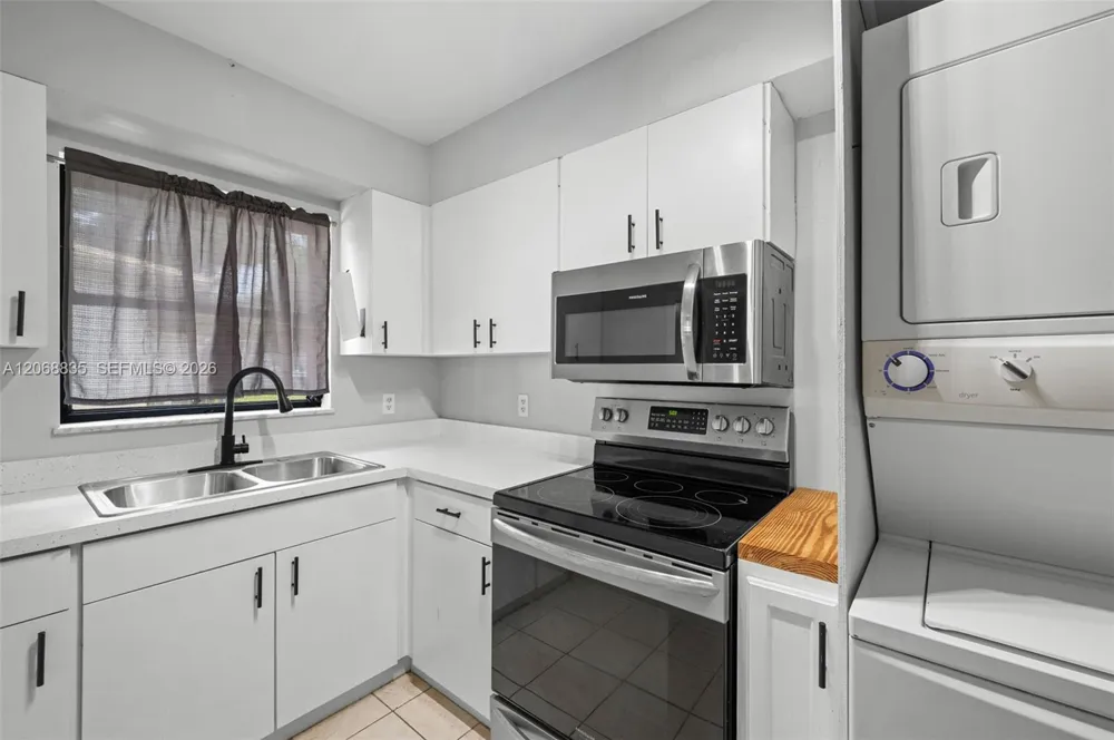 3317 NE Jeannette Dr #. Jensen Beach, FL 34957