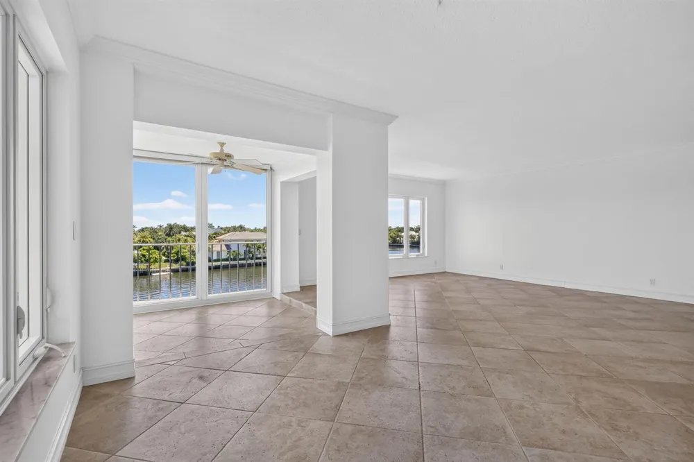 555 SE 6TH AVENUE #4F Delray Beach, FL 33483