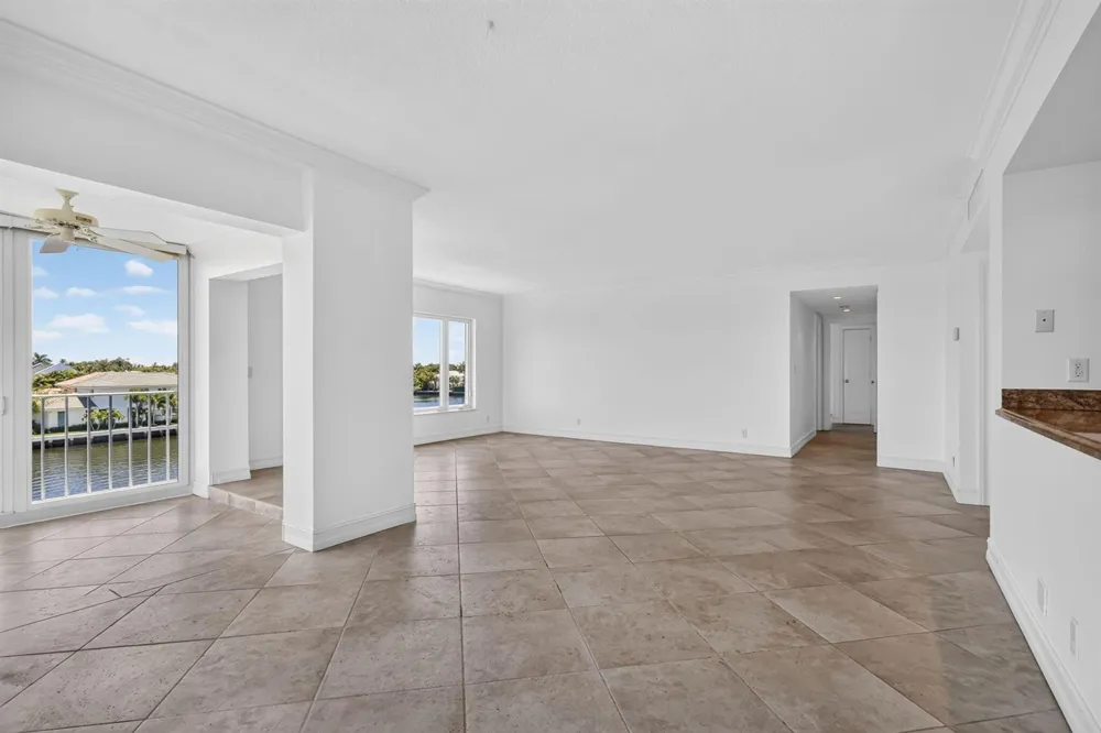 555 SE 6TH AVENUE #4F Delray Beach, FL 33483