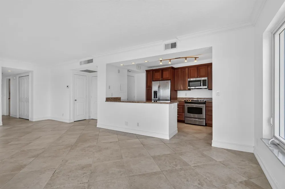 555 SE 6TH AVENUE #4F Delray Beach, FL 33483