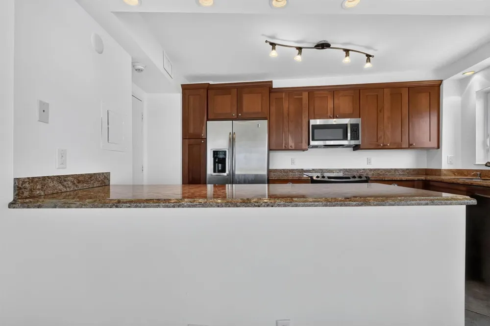 555 SE 6TH AVENUE #4F Delray Beach, FL 33483