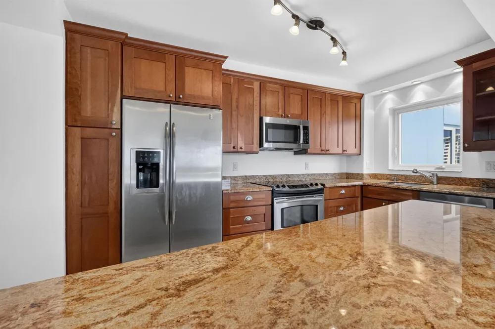 555 SE 6TH AVENUE #4F Delray Beach, FL 33483