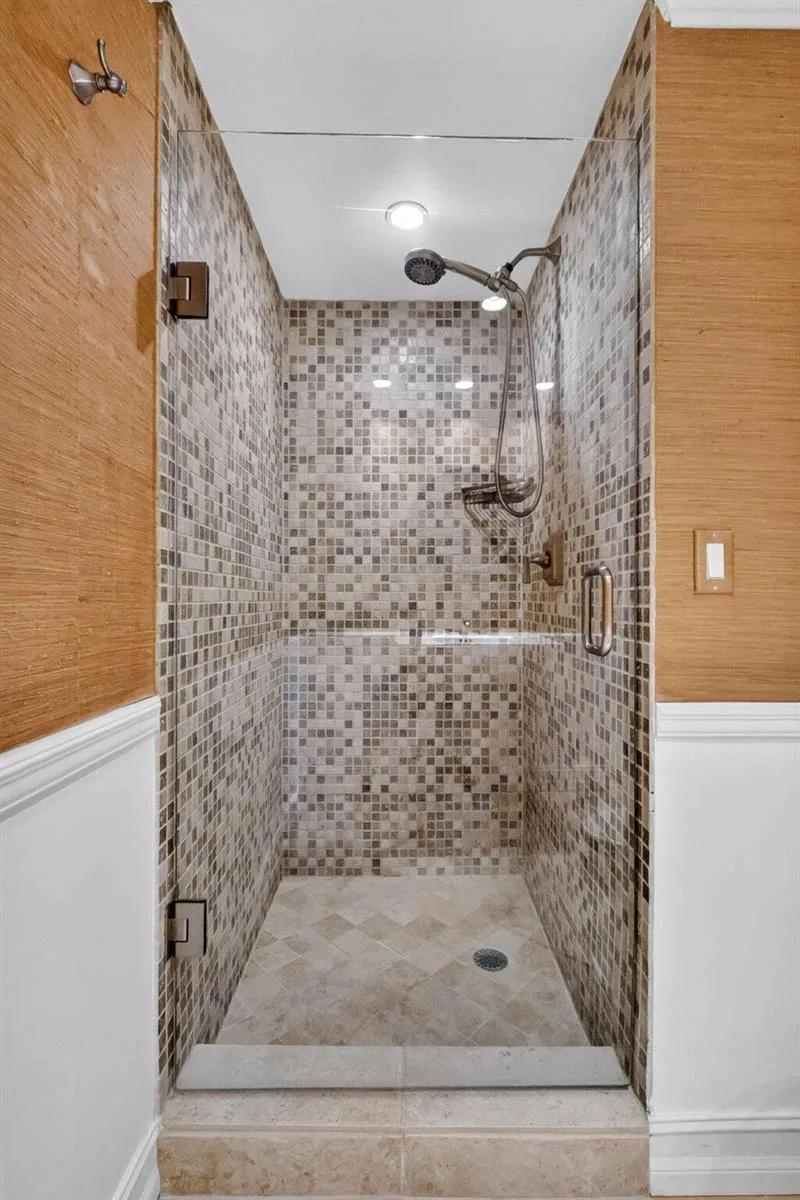 555 SE 6TH AVENUE #4F Delray Beach, FL 33483