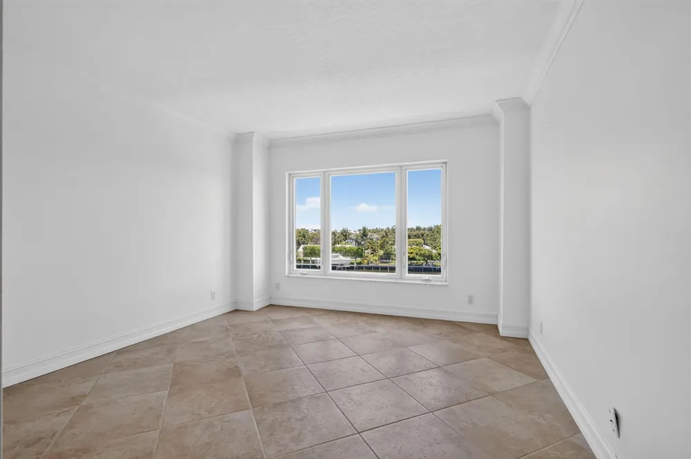 555 SE 6TH AVENUE #4F Delray Beach, FL 33483