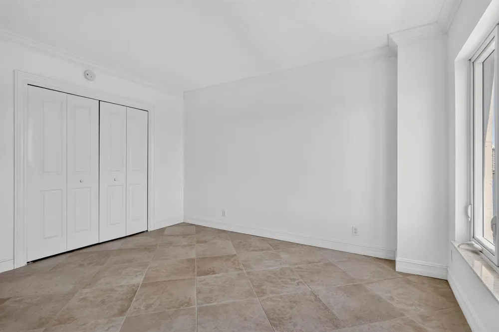 555 SE 6TH AVENUE #4F Delray Beach, FL 33483