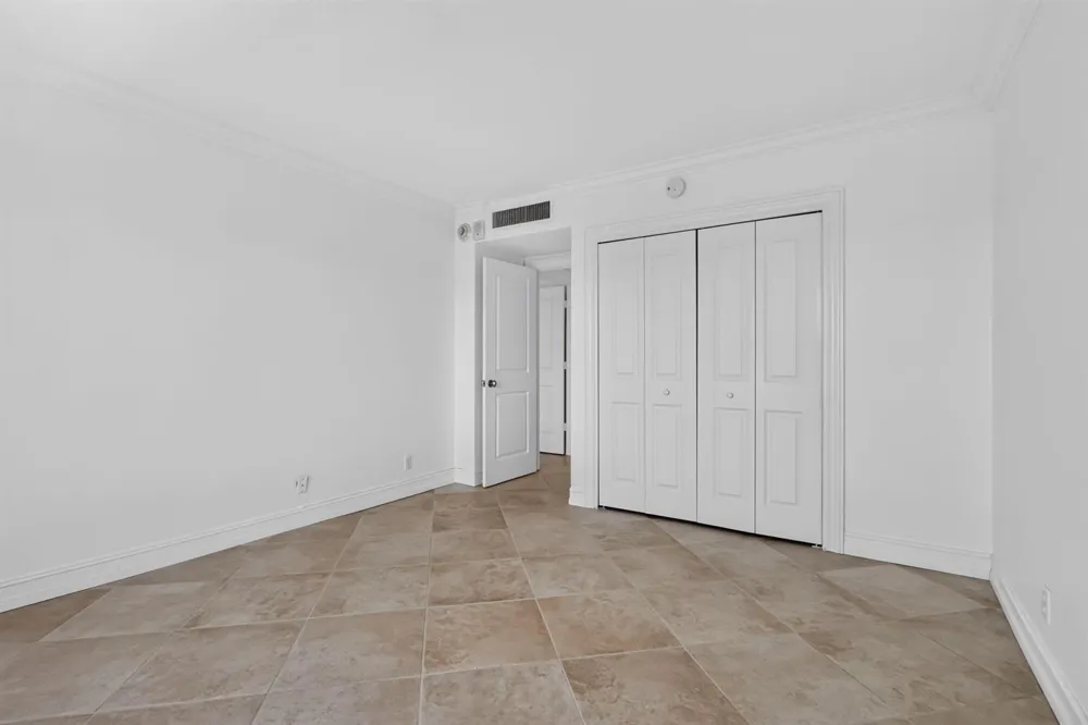 555 SE 6TH AVENUE #4F Delray Beach, FL 33483