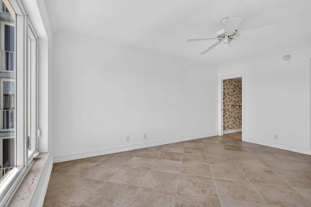 555 SE 6TH AVENUE #4F Delray Beach, FL 33483