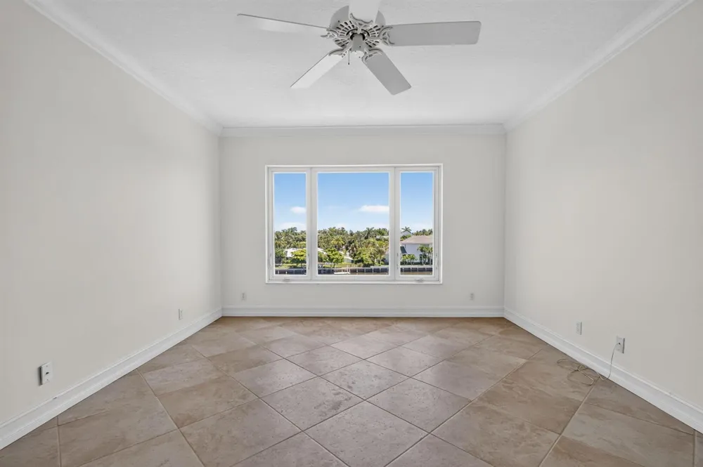 555 SE 6TH AVENUE #4F Delray Beach, FL 33483