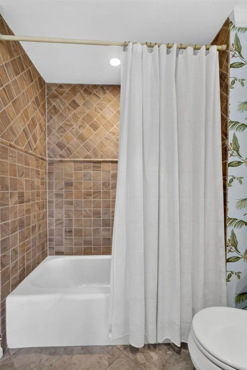 555 SE 6TH AVENUE #4F Delray Beach, FL 33483