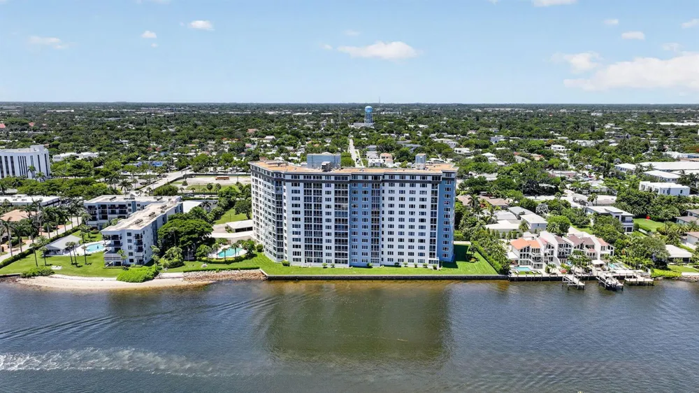 555 SE 6TH AVENUE #4F Delray Beach, FL 33483