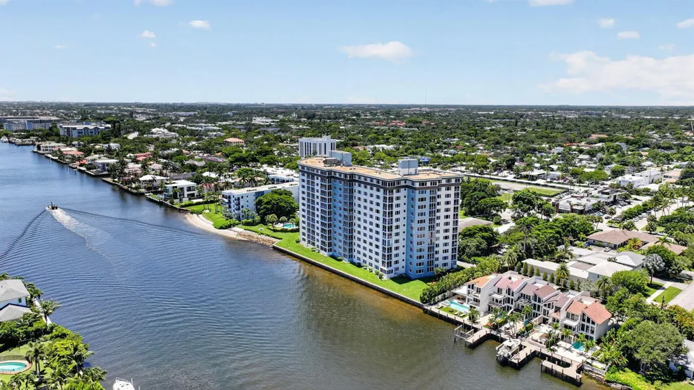 555 SE 6TH AVENUE #4F Delray Beach, FL 33483