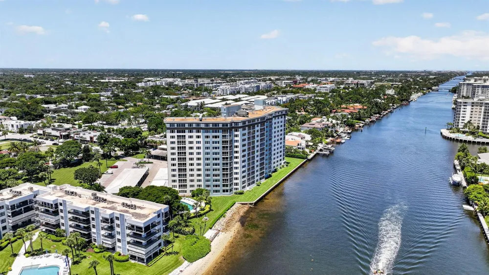 555 SE 6TH AVENUE #4F Delray Beach, FL 33483