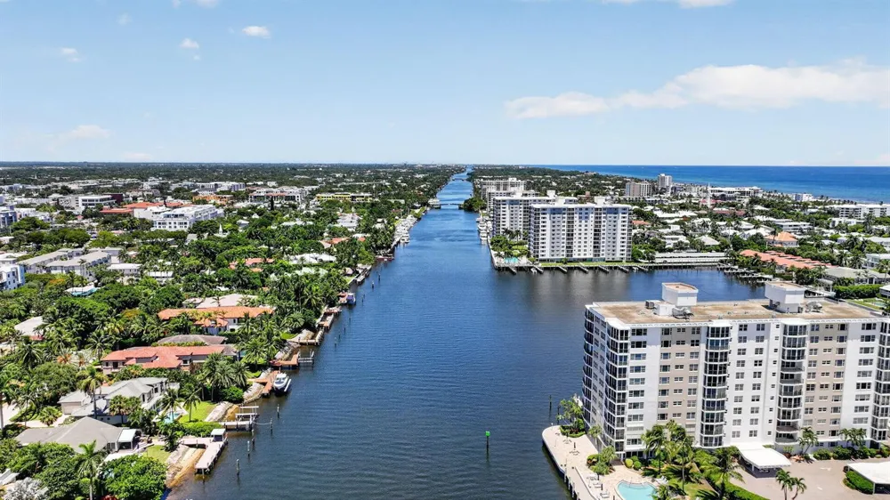 555 SE 6TH AVENUE #4F Delray Beach, FL 33483