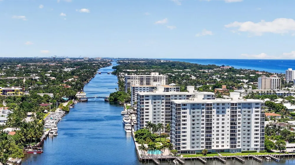 555 SE 6TH AVENUE #4F Delray Beach, FL 33483