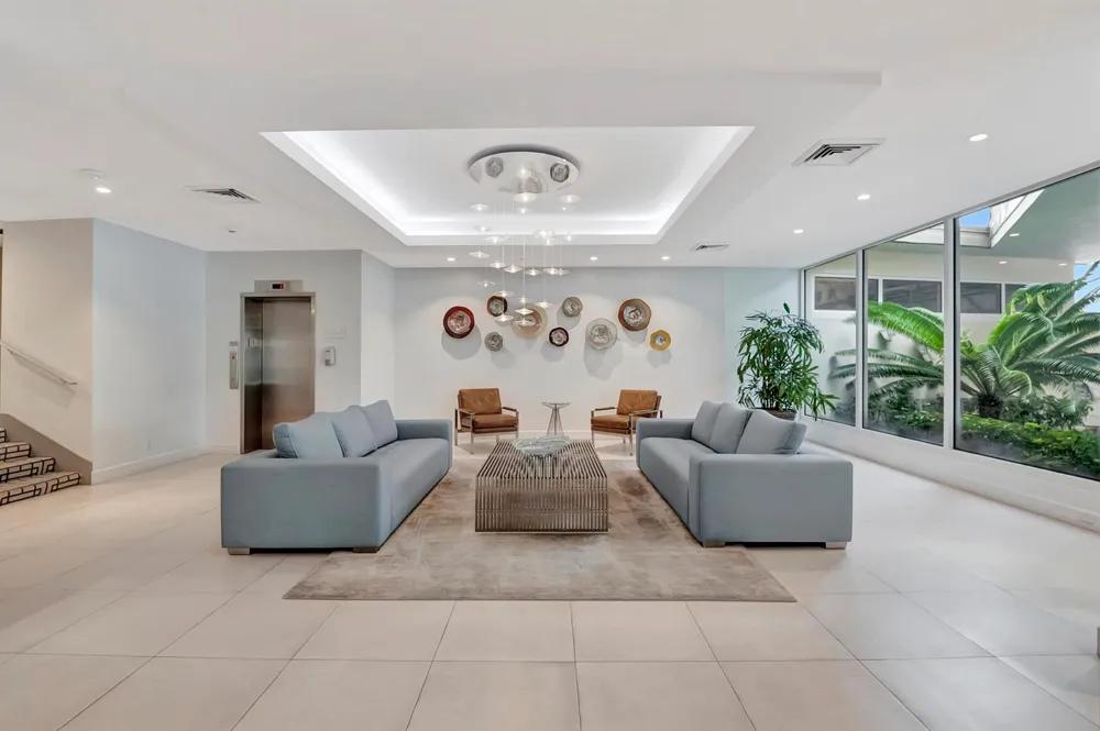 555 SE 6TH AVENUE #4F Delray Beach, FL 33483