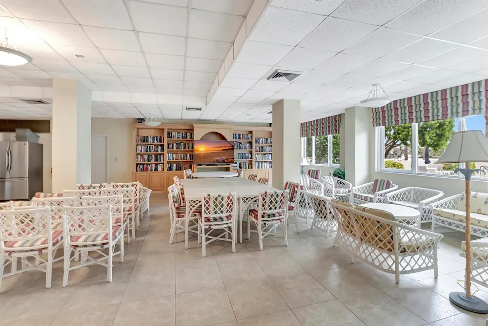 555 SE 6TH AVENUE #4F Delray Beach, FL 33483
