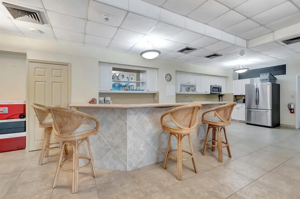 555 SE 6TH AVENUE #4F Delray Beach, FL 33483