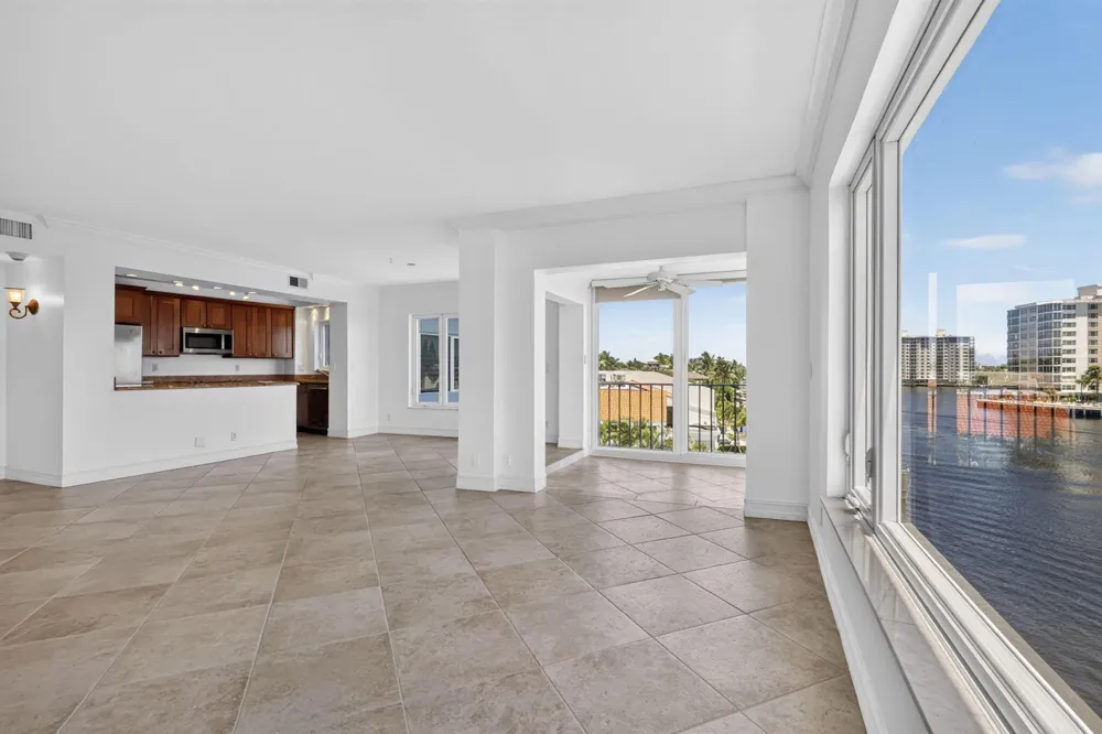 555 SE 6TH AVENUE #4F Delray Beach, FL 33483